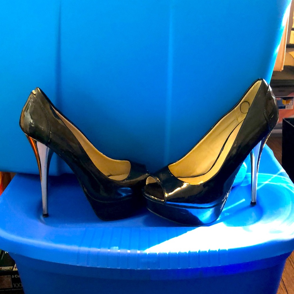Peep toe heel